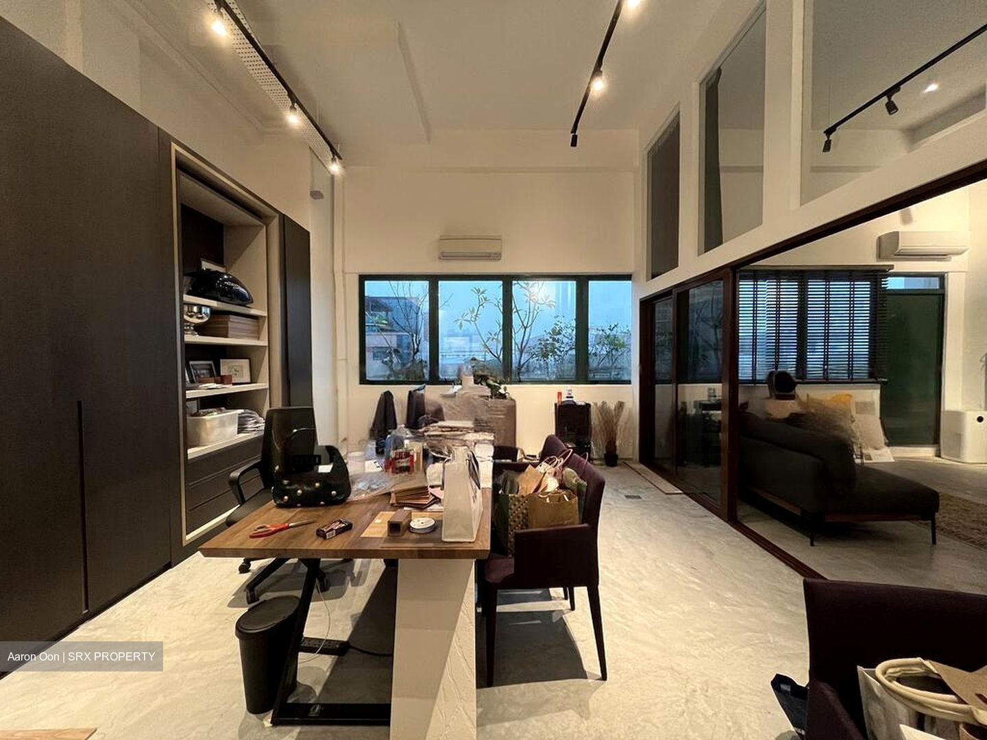 Redhill Forum (D3), Factory #464483111